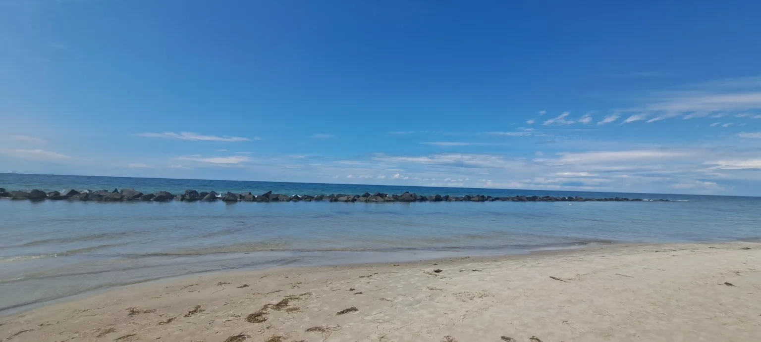 Ruhige Ostsee und weiter Horizont
